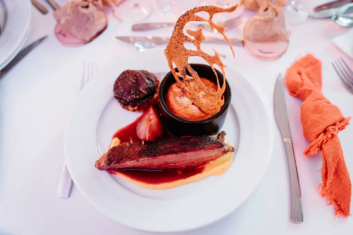 Assiette de canard et dentelle de sucre