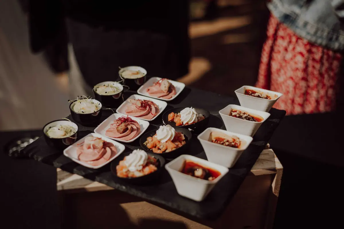 Ardoise de verrines et canapés